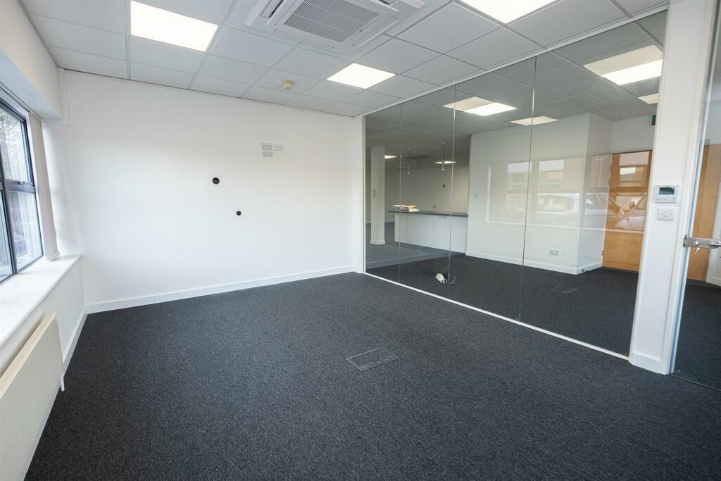 Additional image 8 of FREEHOLD OFFICE BUILDING | BS20