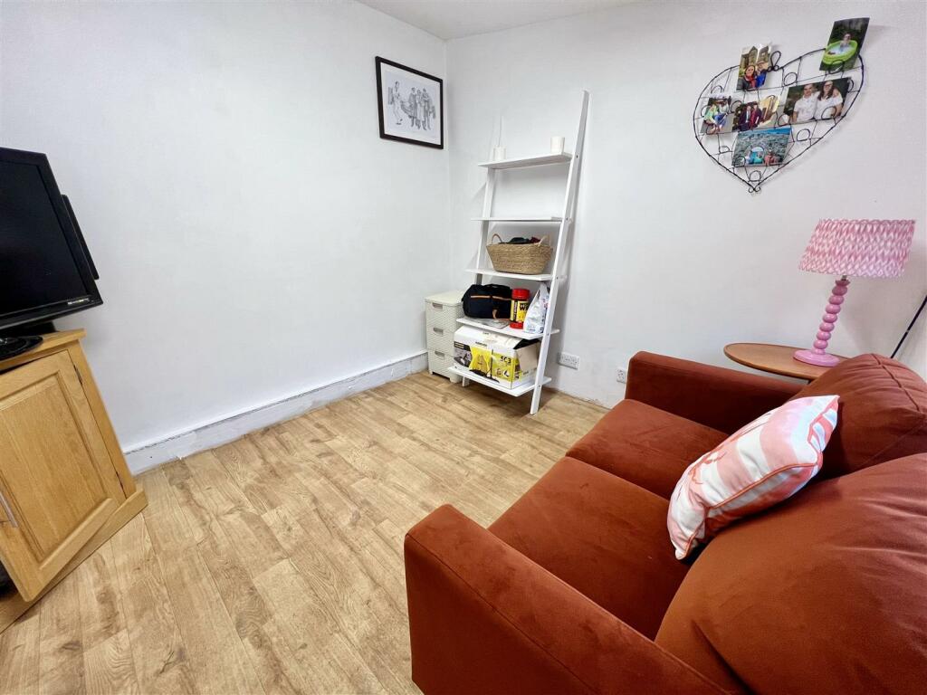 Additional image 13 of Charming Cottage close to amenities