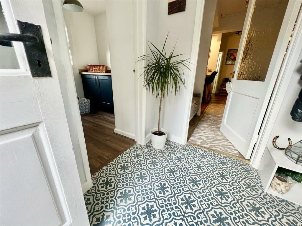 Additional image 6 of Charming self contained lower ground floor apartment