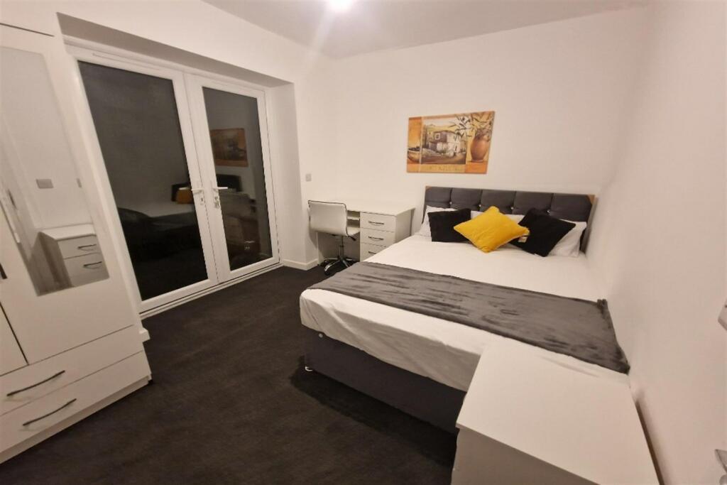 Additional image 9 of 5 bedroom Semi Detached House in Ringwood Crescent, Southmead