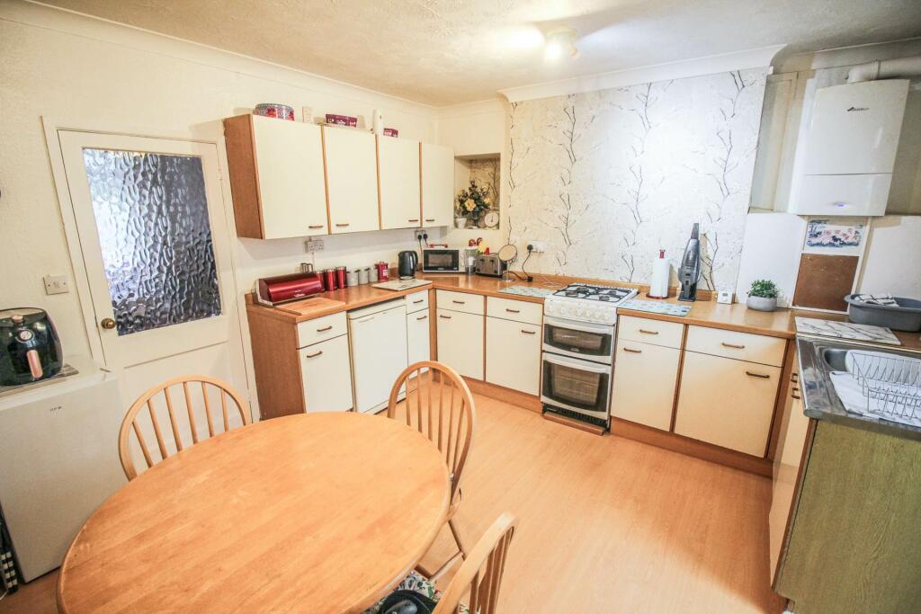 Additional image 4 of UPHILL*FANTASTIC INVESTMENT OPPORTUNITY*IDEAL FOR DUAL OCCUPANCY*HOME & INCOME*NO ONWARD CHAIN*