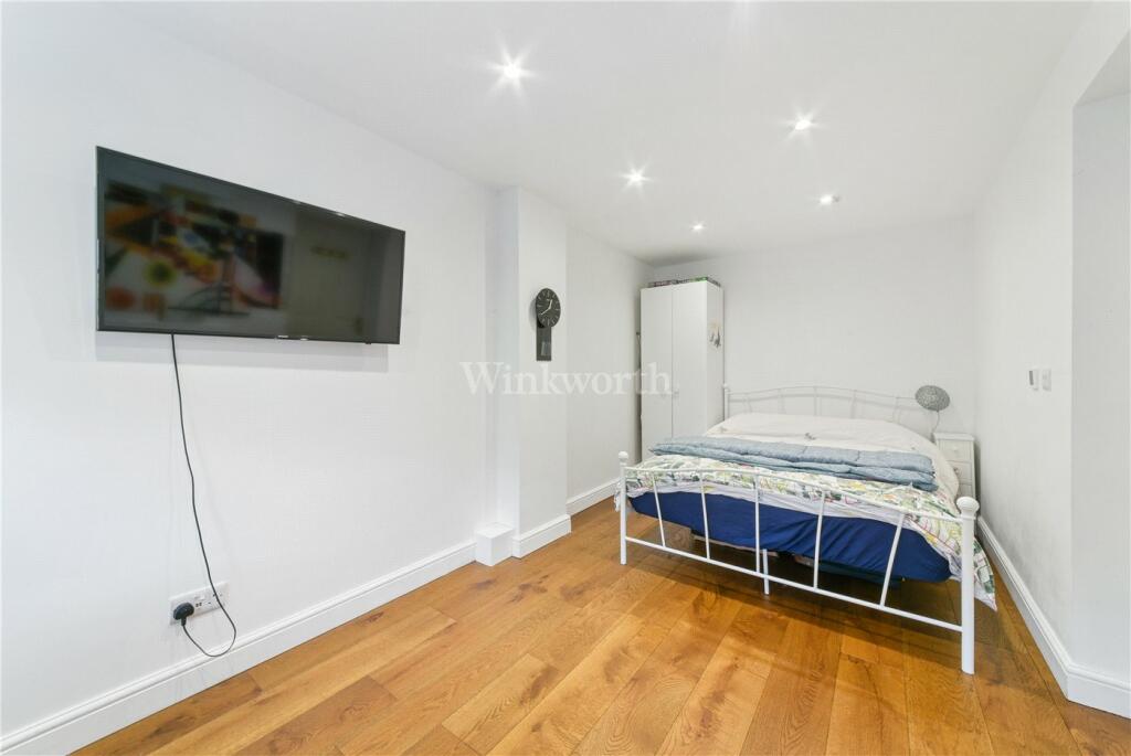 Additional image 18 of Vicarage Drive, Beckenham, BR3