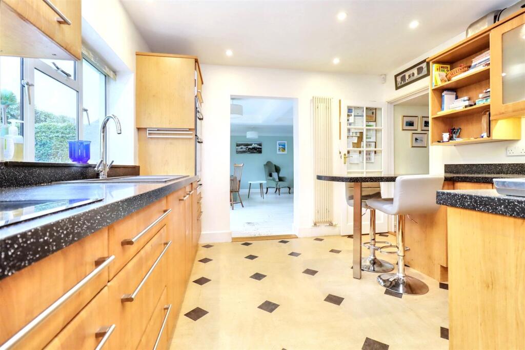 Additional image 18 of Secluded Upper Clevedon position