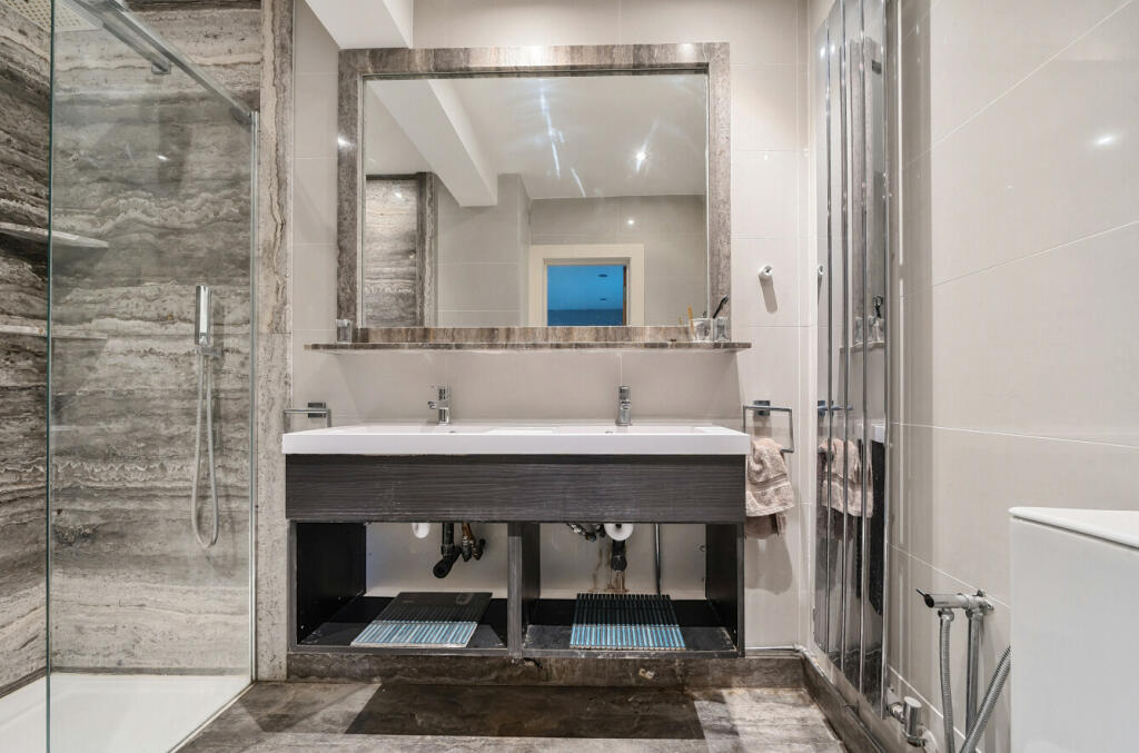 Additional image 20 of Leesons Hill, Chislehurst, Kent, BR7