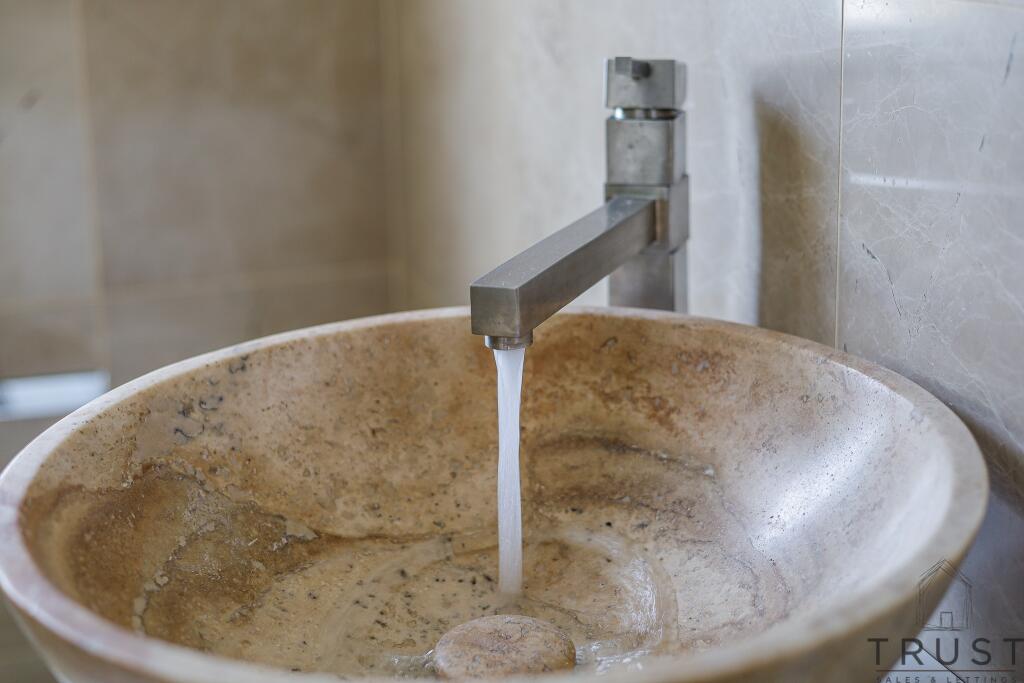 Additional image 50 of Bradford Road, Birkenshaw