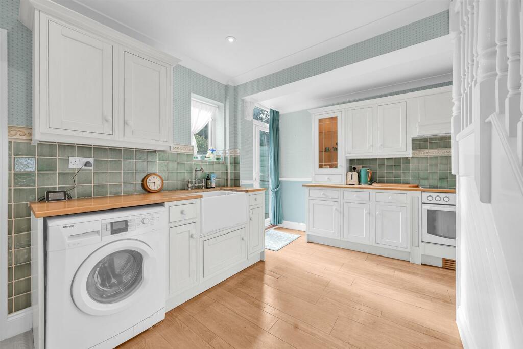 Additional image 3 of Park End, Bromley, BR1