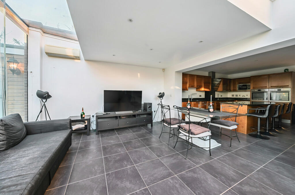 Additional image 6 of Taryn Grove, Bromley, Kent, BR1