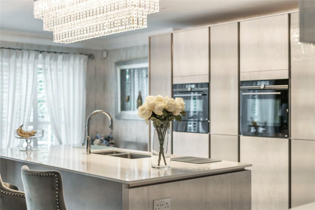 Additional image 38 of Willoughby Lane, Bromley