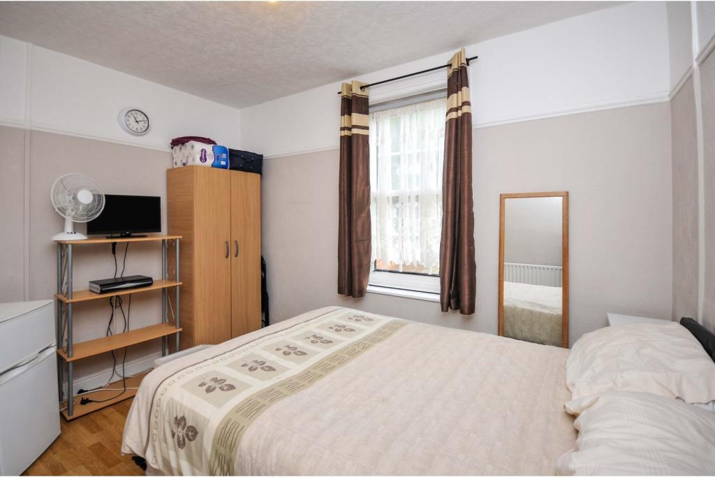 Additional image 7 of Shroffold Road, Bromley, BR1