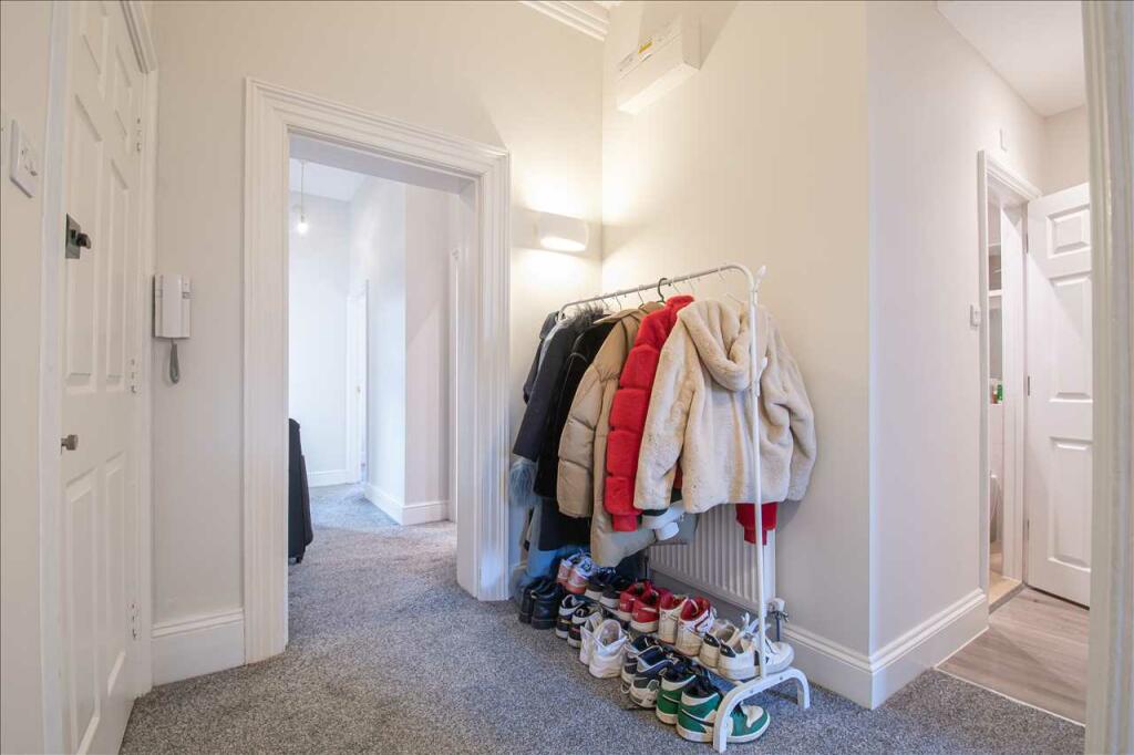 Additional image 5 of First Floor Flat, Osborne Road