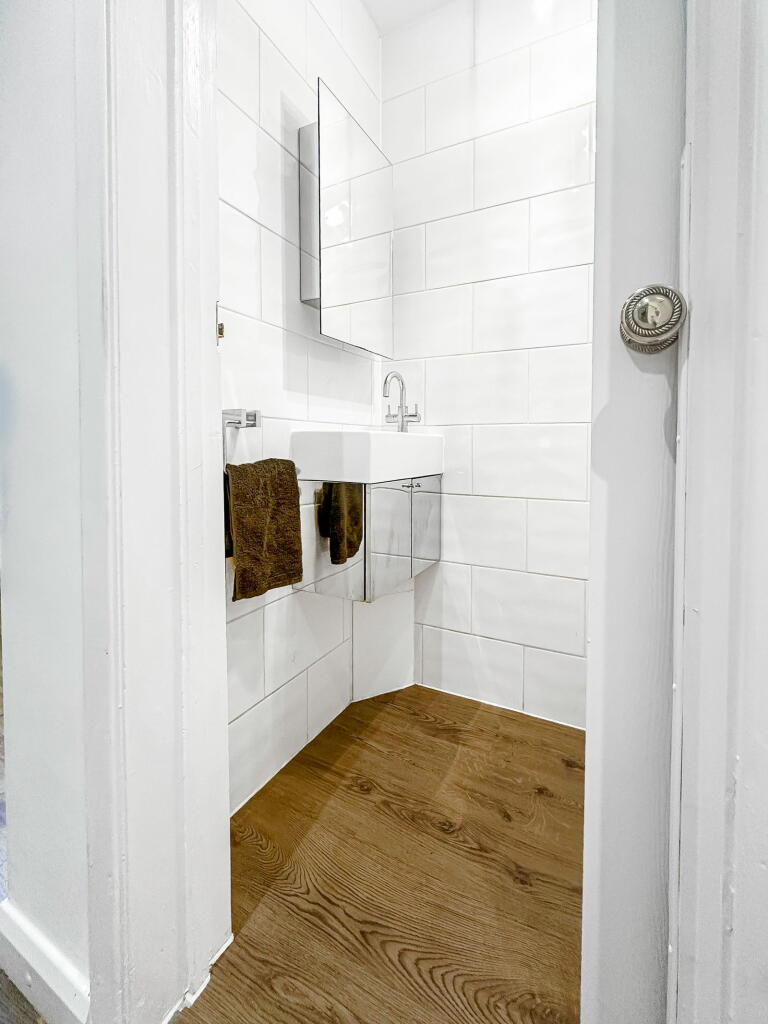 Additional image 28 of Merewood Close, Bromley, BR1 2AN