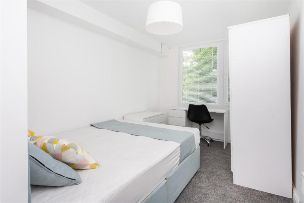 Additional image 8 of 3 bedroom property in High Kingsdown, Bristol