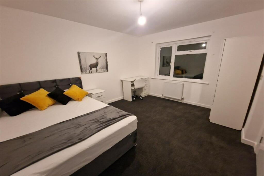 Additional image 11 of 5 bedroom Semi Detached House in Ringwood Crescent, Southmead