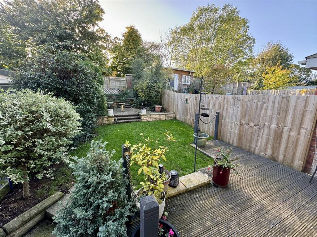 Additional image 2 of Davin Crescent, Pill