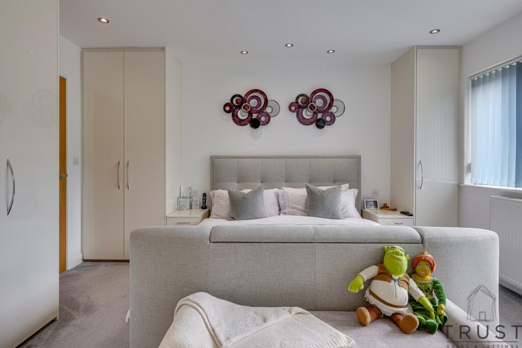 Additional image 24 of Bradford Road, Birkenshaw