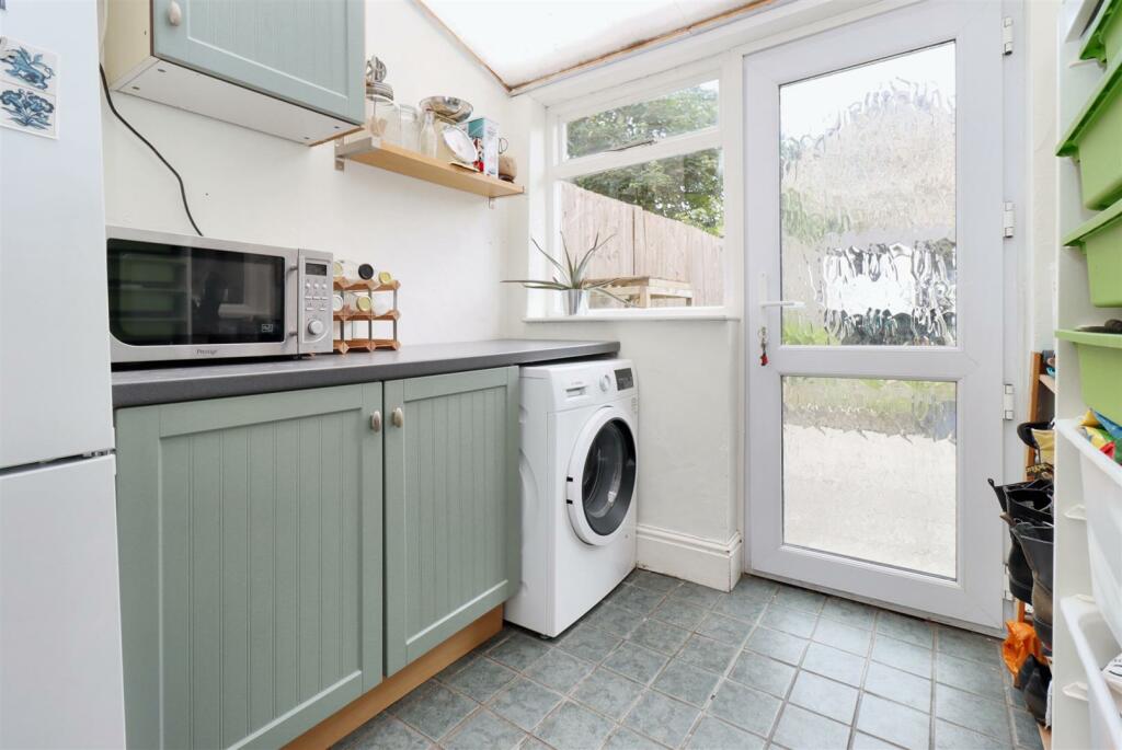 Additional image 10 of Short walk to Clevedon Town Centre