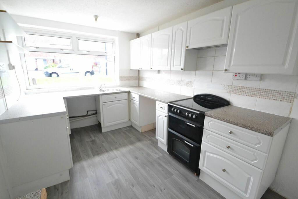 Additional image 3 of Westward Drive, Pill