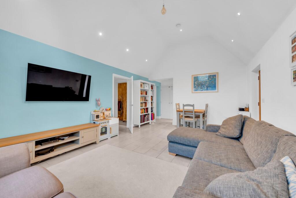 Additional image 3 of Oakwood Close, Chislehurst, BR7