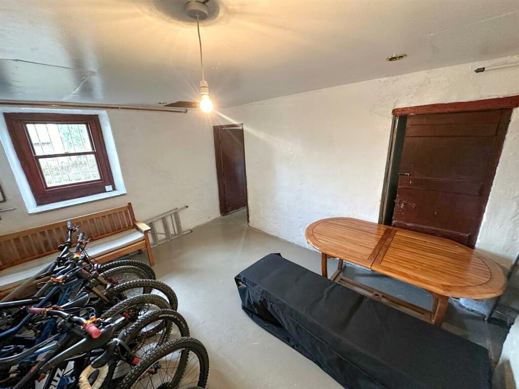 Additional image 43 of Acorn House, Pot Lane, Steeton,