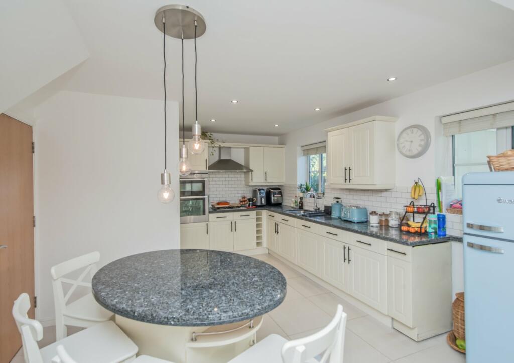 Additional image 4 of Bank View, Birkenshaw, Bradford, West Yorkshire, BD11