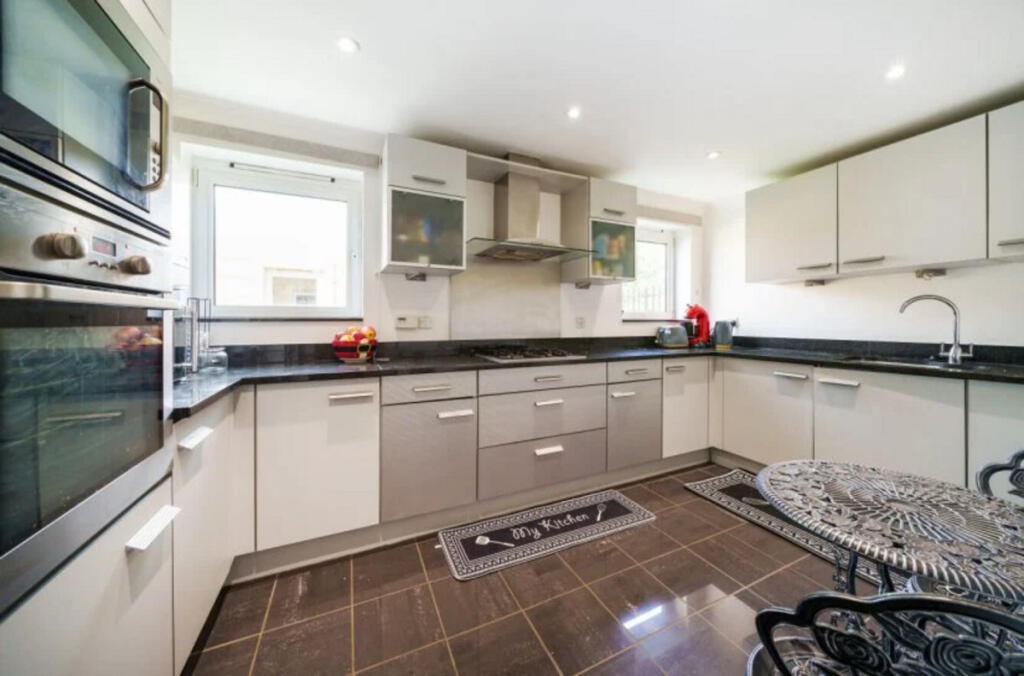 Additional image 17 of Creswell Drive, Beckenham, BR3