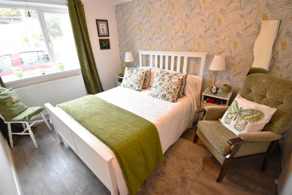 Additional image 9 of Pondhead, Pill