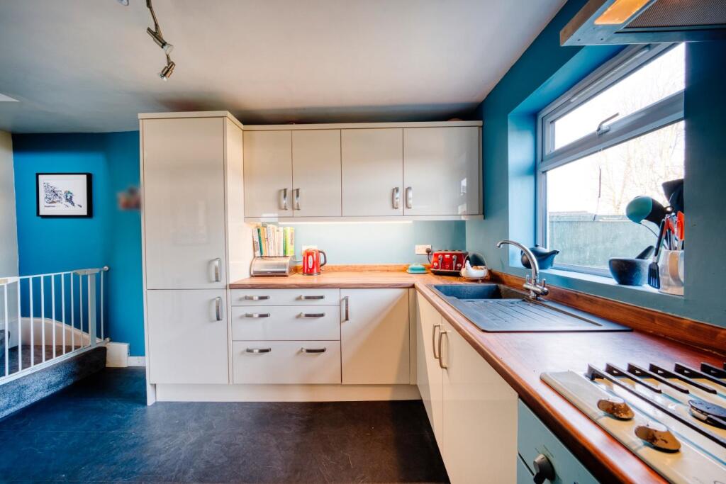 Additional image 4 of Spacious 1950s two bedroom home in Locking Village