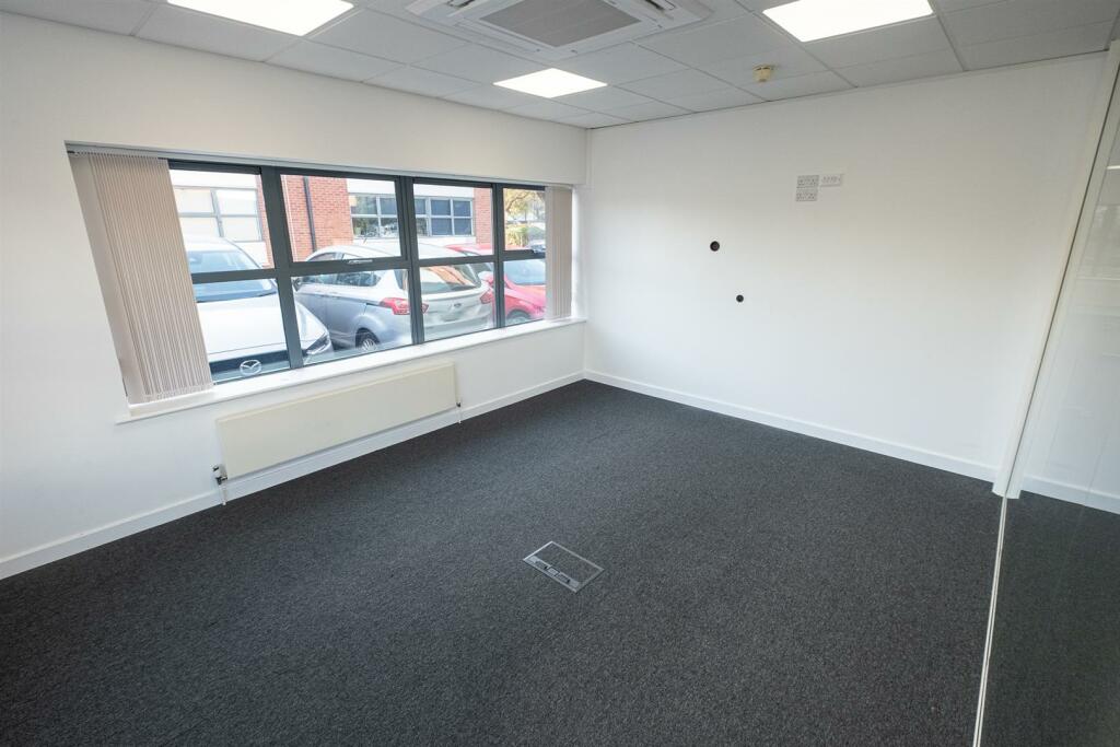 Additional image 7 of FREEHOLD OFFICE BUILDING | BS20
