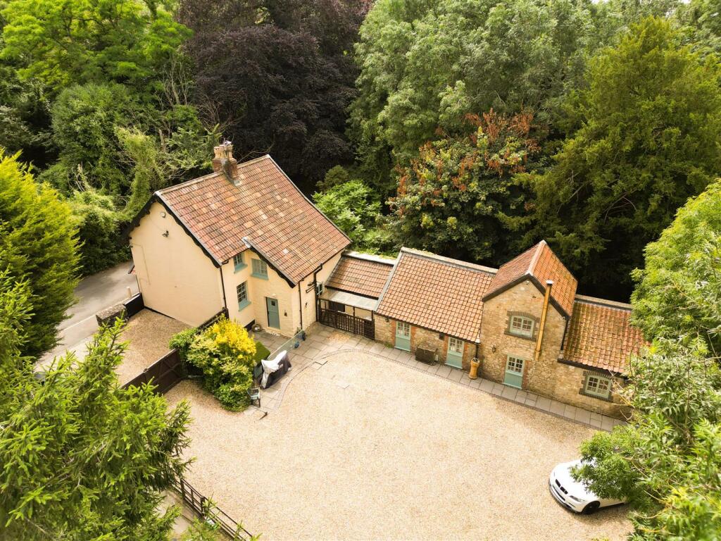 Unique Detached Period Home Set In Private 3/4 Acre Plot With Stables & Paddock