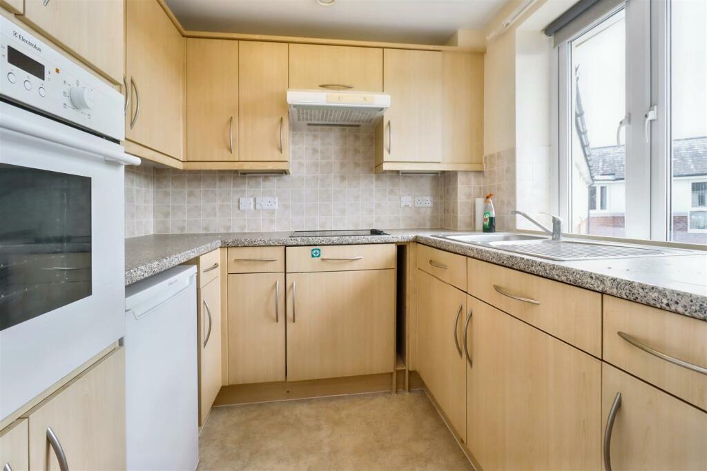 Additional image 7 of Within an easy walk to Clevedon Town Centre