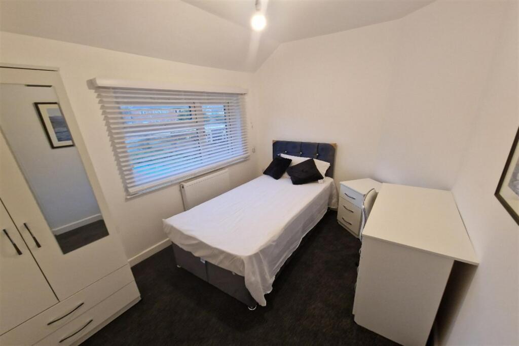 Additional image 12 of 5 bedroom Semi Detached House in Ringwood Crescent, Southmead