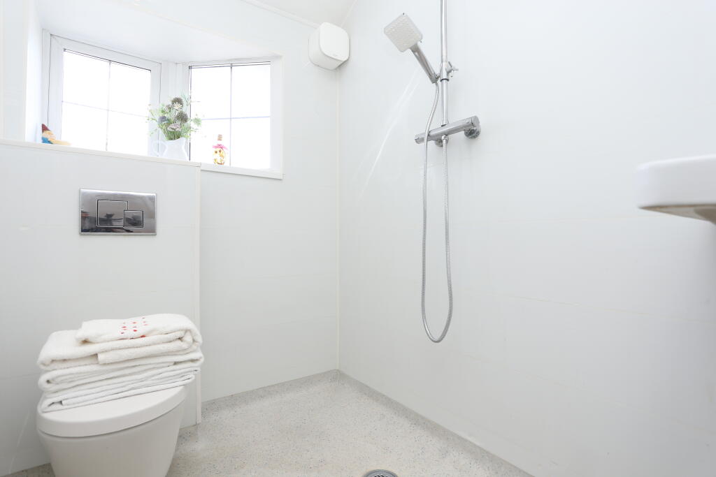 Additional image 11 of Ridgeway Drive, Bromley, BR1