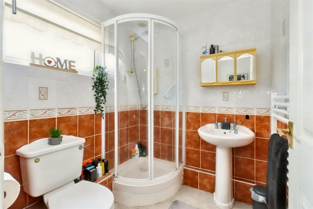 Additional image 8 of Within a cul de sac close to Clevedon riverbank walks