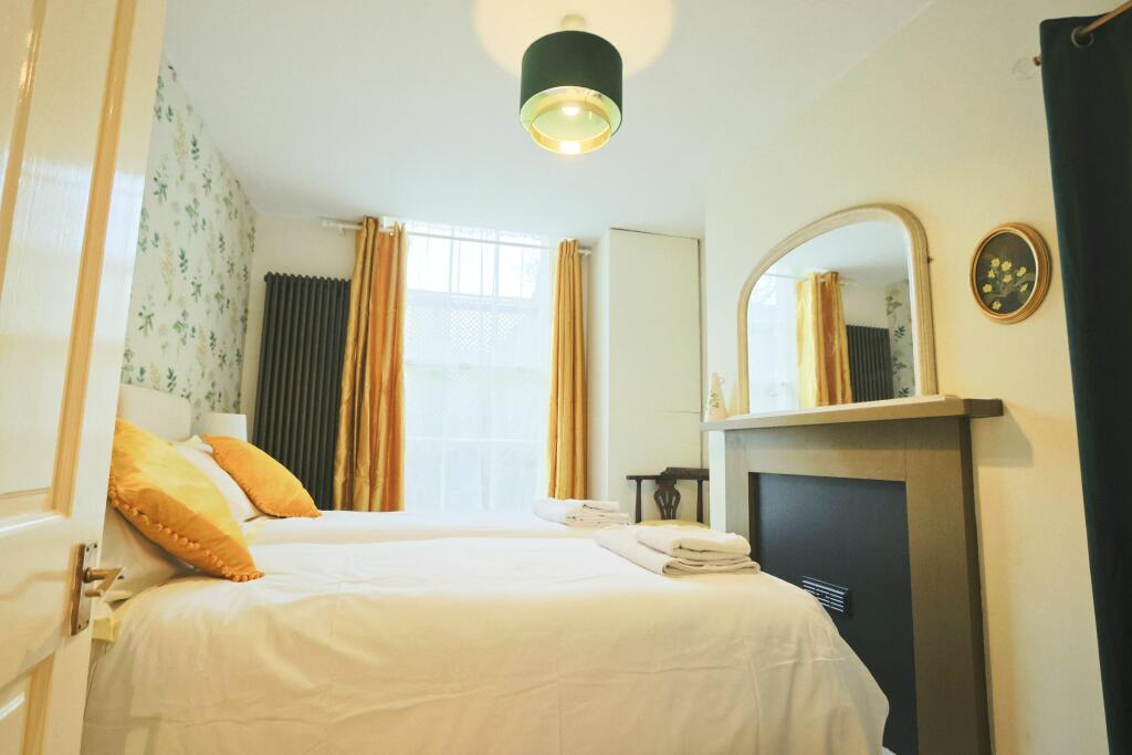 Additional image 4 of Basement Flat,  Caledonia Place, Bristol