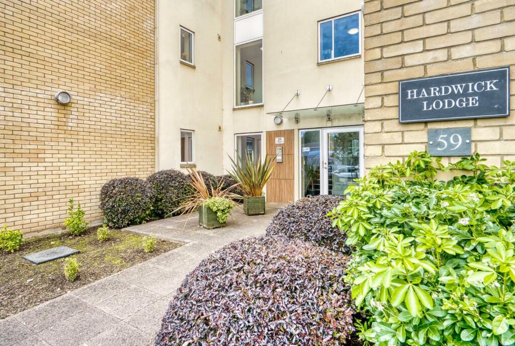 Retirement apartment just a stone's throw from the shops in Yatton