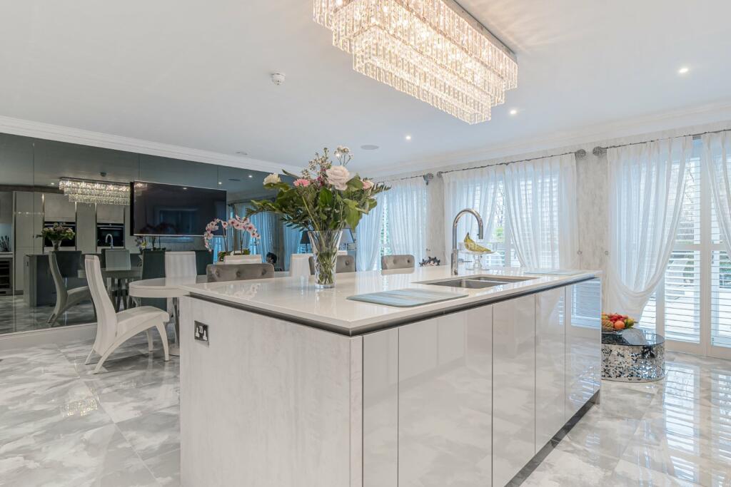 Additional image 2 of Willoughby Lane, Bromley, BR1