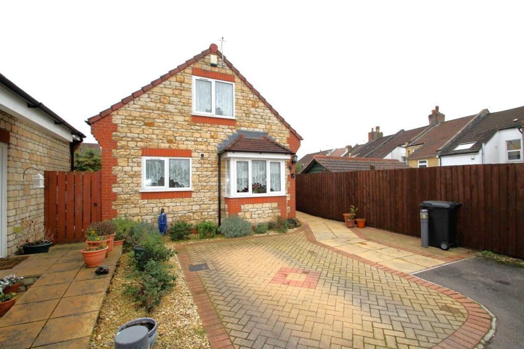 Reading Court, BS15 1DA