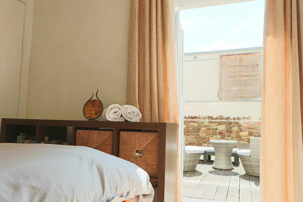 Additional image 19 of Basement Flat,  Meridian Place, Bristol
