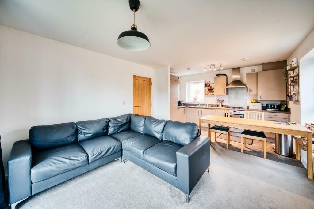 Additional image 8 of Modern first floor apartment in central Yatton