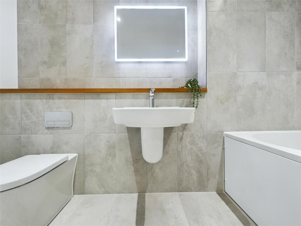 Additional image 8 of Apartment 4, Madeira Lodge, Birnbeck Road, Weston-super-Mare, BS23