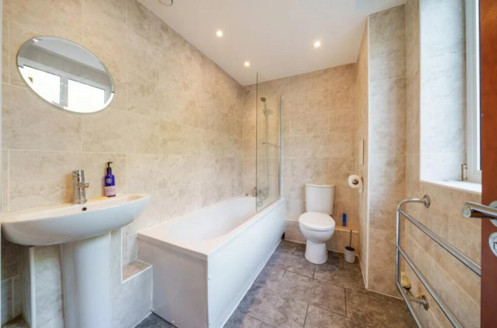 Additional image 7 of Creswell Drive, Beckenham, BR3