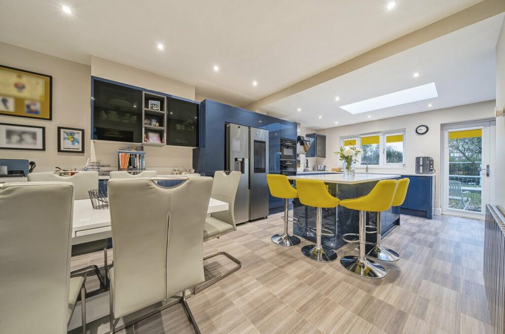 Additional image 23 of Southborough Lane, Bromley, BR2