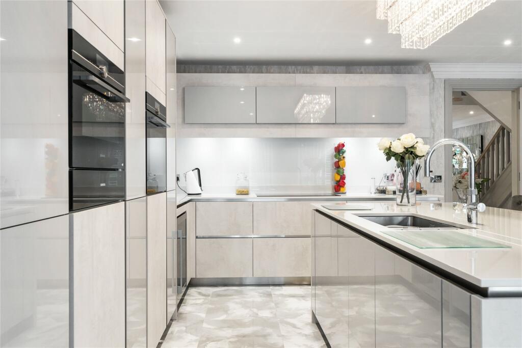 Additional image 23 of Willoughby Lane, Bromley