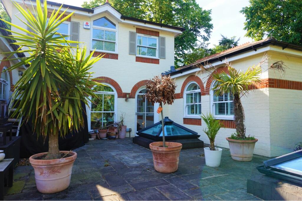 Additional image 24 of Susan Wood, chislehurst, BR7