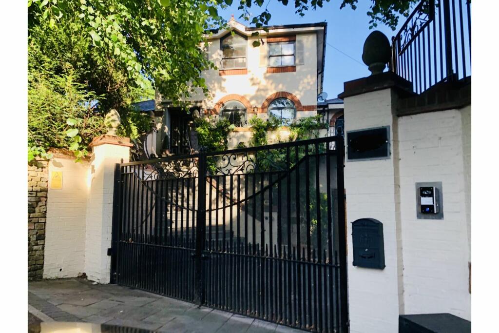 Additional image 33 of Susan Wood, chislehurst, BR7