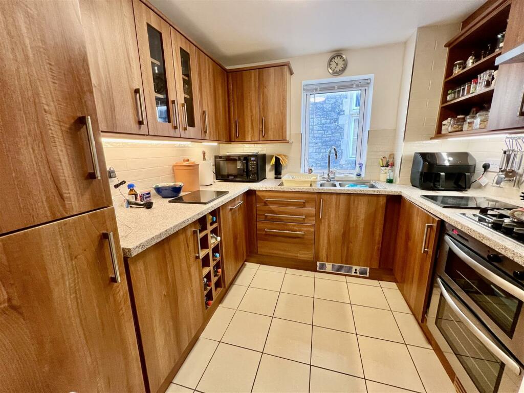 Additional image 3 of Stones Throw From Hill Road