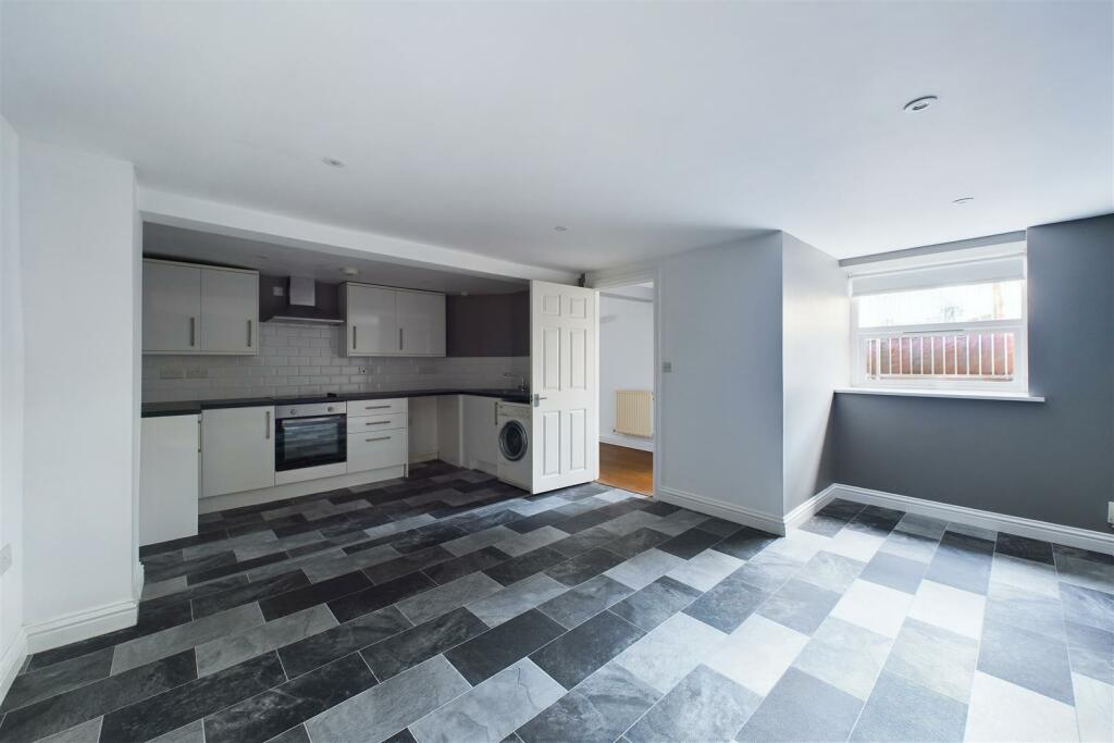 Additional image 7 of 2 BED FLAT | KNOWLE