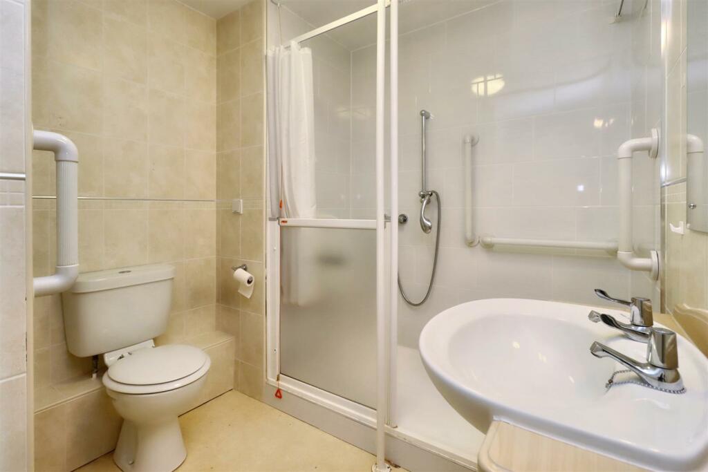 Additional image 10 of Within an easy walk to Clevedon Town Centre