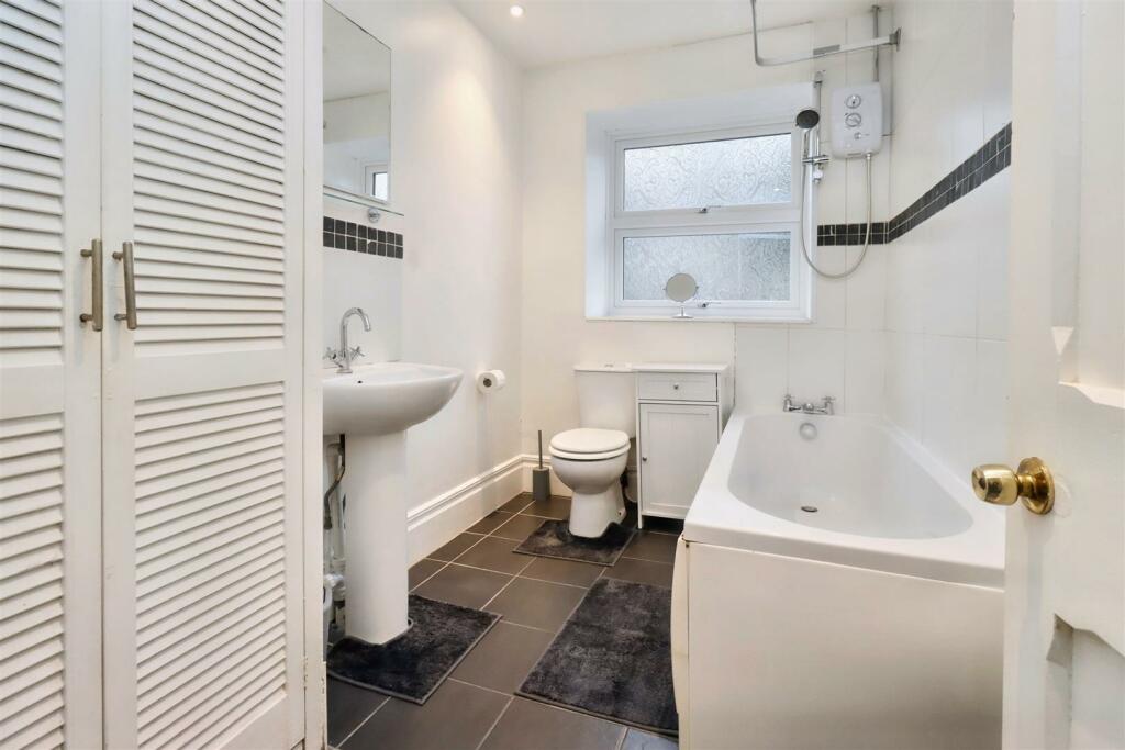 Additional image 6 of Situated between Clevedon Seafront & Town Centre