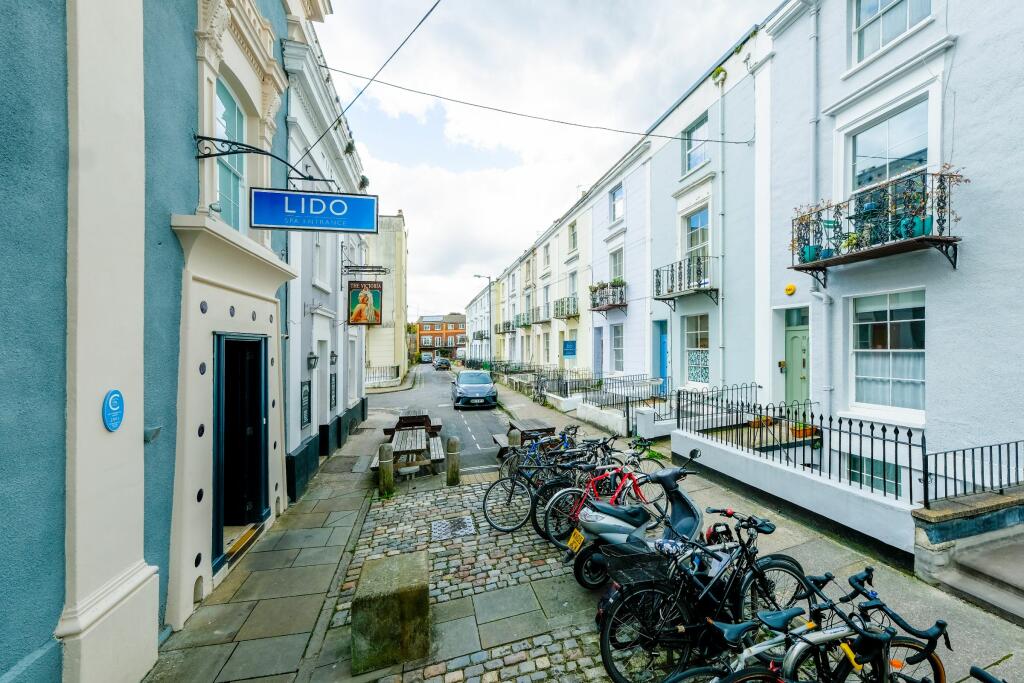 Additional image 11 of Ground Floor Flat,  Oakfield Place, Clifton, Bristol